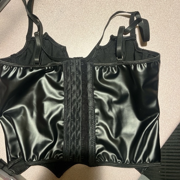 ROMWE Black Satin Crop Top - Picture 2 of 2